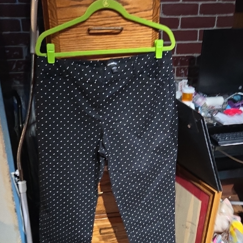 Liz Claiborne Black Polka Dot Capris